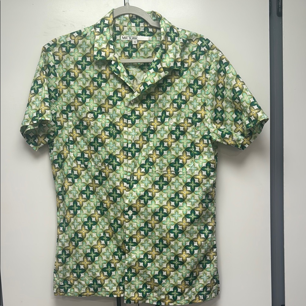 Mr Turk Green and Gold Casual Button Down Shirt Size Small